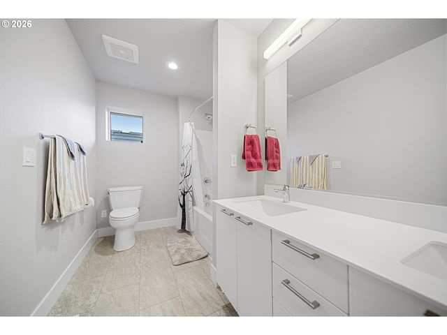 9970 Se Wood Fern St, Happy Valley, OR 97086