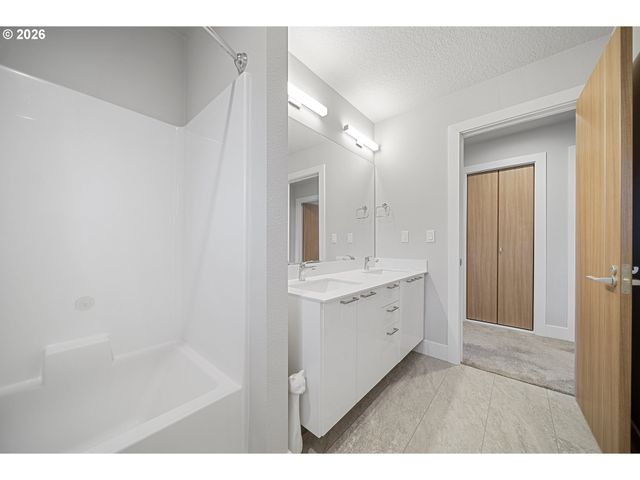 9970 Se Wood Fern St, Happy Valley, OR 97086