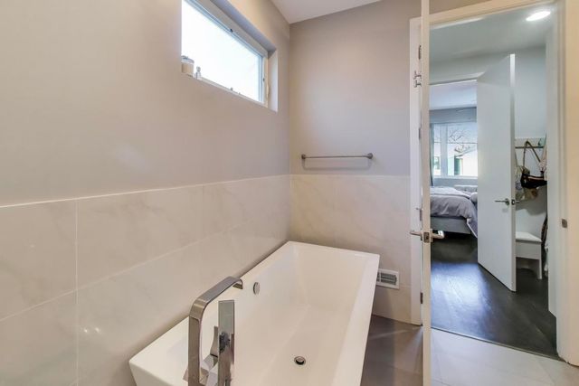 1632 W Ohio Street, Chicago, IL 60622