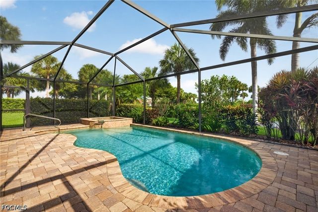 9550 Hemingway LN, Fort Myers, FL 33913