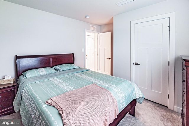 604 LONGLEAF DR, Newark, DE 19702