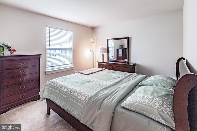 604 LONGLEAF DR, Newark, DE 19702