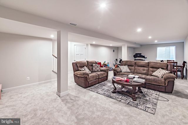 604 LONGLEAF DR, Newark, DE 19702