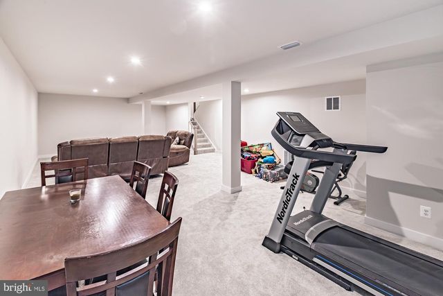 604 LONGLEAF DR, Newark, DE 19702