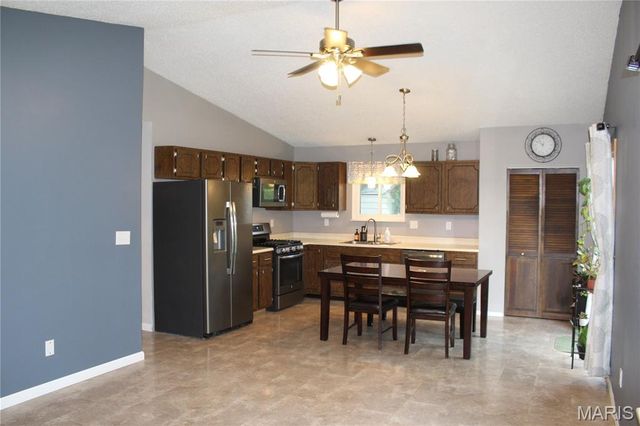 3678 Falcon Avenue, Bridgeton, MO 63044