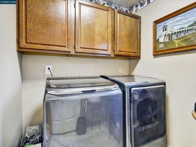 913 Cedar Brook Ln, Vacaville, CA 95687