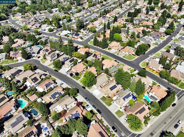 913 Cedar Brook Ln, Vacaville, CA 95687