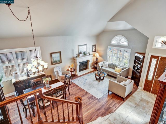 913 Cedar Brook Ln, Vacaville, CA 95687