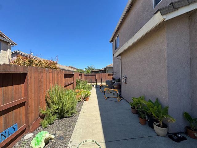 1859 Oakley Ct, Stockton, CA 95206