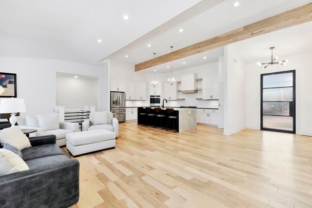 198 S Ciderbluff St, Goddard, KS 67052