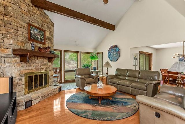 3001 W 121st Terrace, Leawood, KS 66209