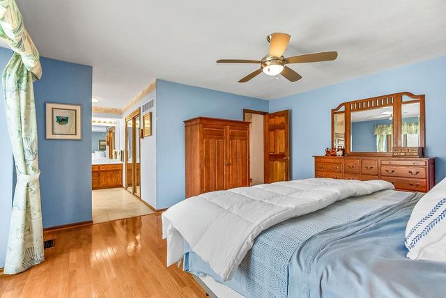 3001 W 121st Terrace, Leawood, KS 66209