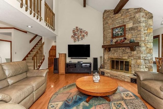 3001 W 121st Terrace, Leawood, KS 66209