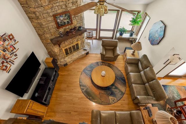 3001 W 121st Terrace, Leawood, KS 66209