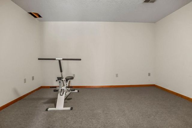3001 W 121st Terrace, Leawood, KS 66209