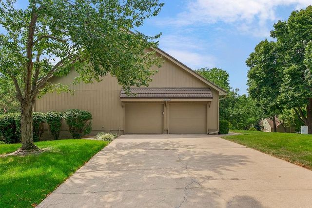 3001 W 121st Terrace, Leawood, KS 66209