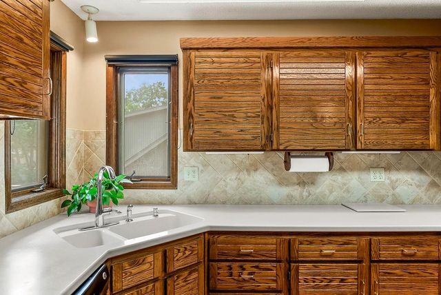 3001 W 121st Terrace, Leawood, KS 66209