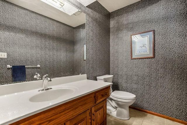 3001 W 121st Terrace, Leawood, KS 66209
