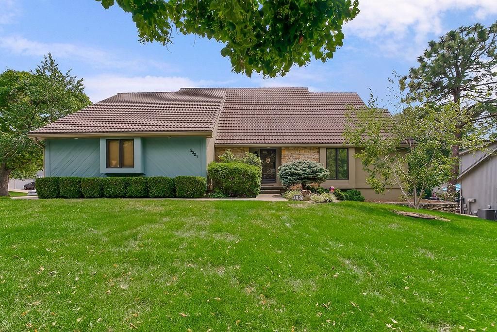 3001 W 121st Terrace, Leawood, KS 66209