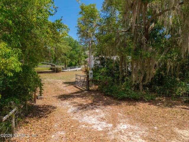 100 MCGRADY LAKE Road, Crescent City, FL 32112