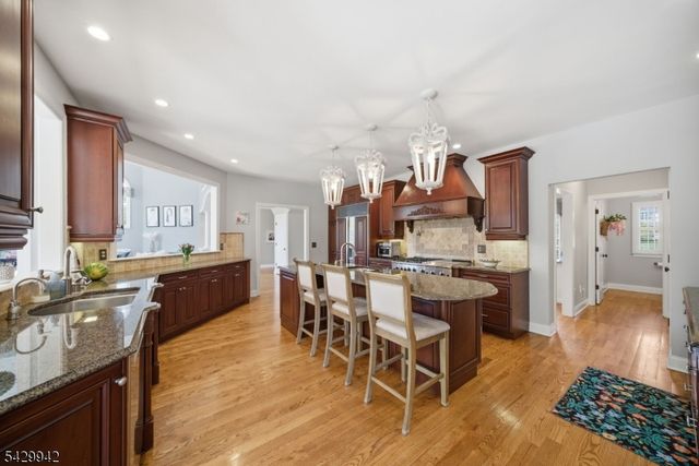2 Hillas Ln, Chester Twp., NJ 07930
