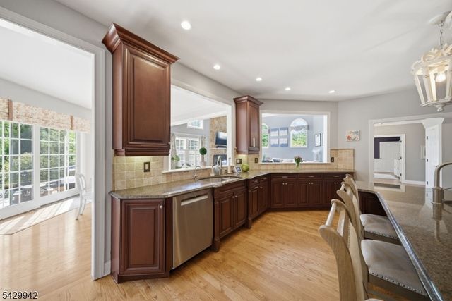 2 Hillas Ln, Chester Twp., NJ 07930