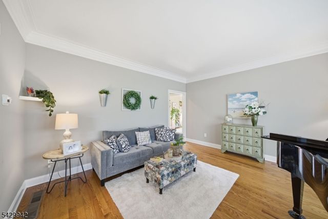 2 Hillas Ln, Chester Twp., NJ 07930