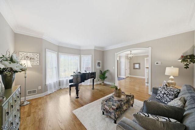 2 Hillas Ln, Chester Twp., NJ 07930