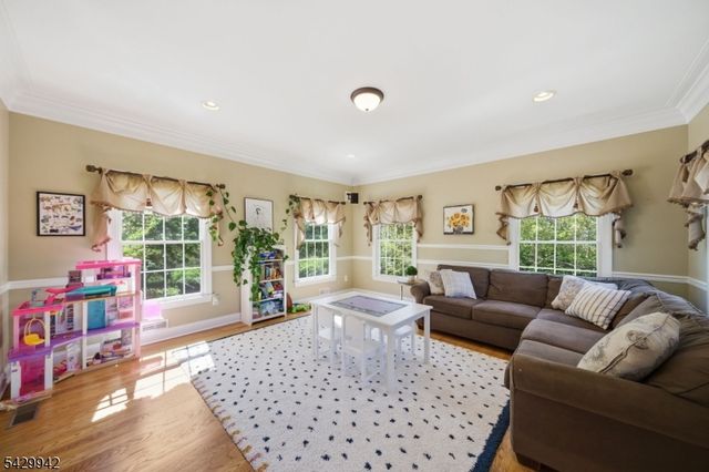 2 Hillas Ln, Chester Twp., NJ 07930
