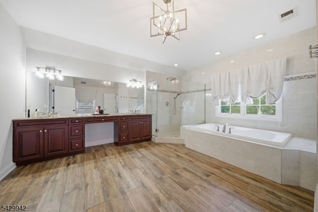 2 Hillas Ln, Chester Twp., NJ 07930