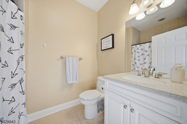 2 Hillas Ln, Chester Twp., NJ 07930