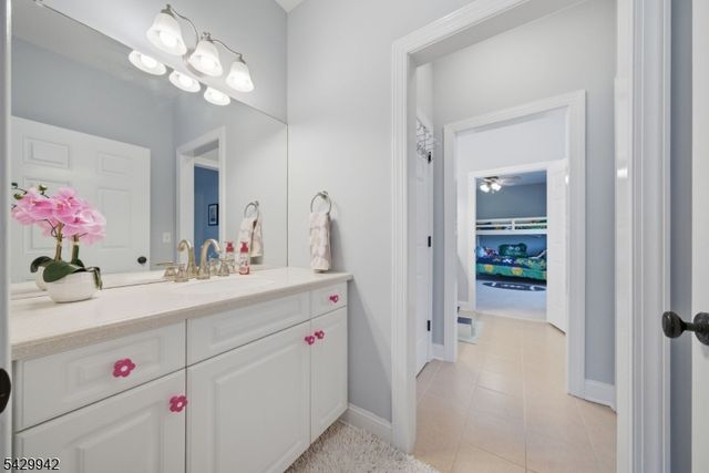 2 Hillas Ln, Chester Twp., NJ 07930