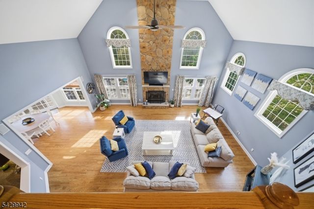2 Hillas Ln, Chester Twp., NJ 07930