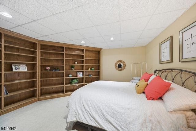 2 Hillas Ln, Chester Twp., NJ 07930