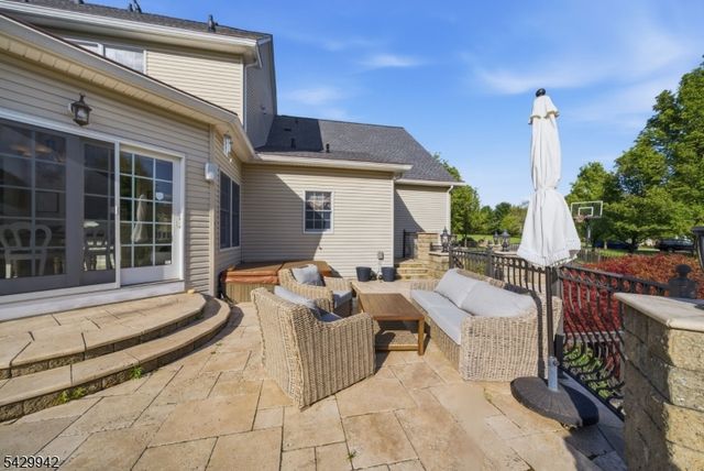 2 Hillas Ln, Chester Twp., NJ 07930