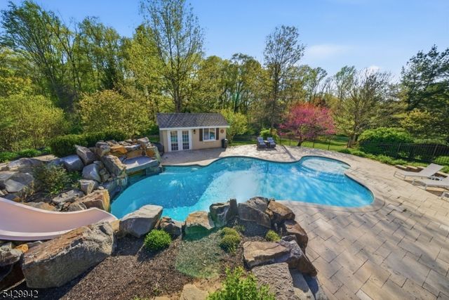 2 Hillas Ln, Chester Twp., NJ 07930