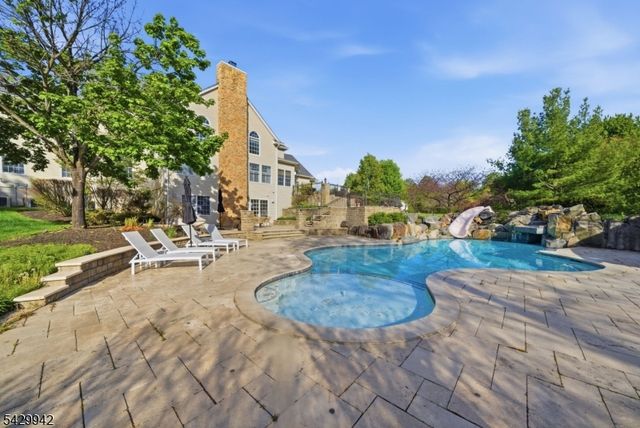 2 Hillas Ln, Chester Twp., NJ 07930
