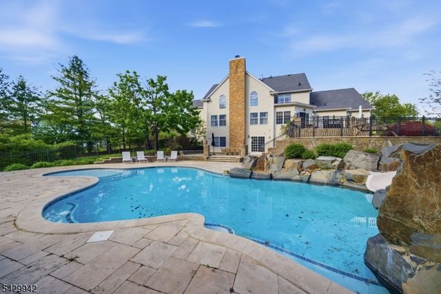 2 Hillas Ln, Chester Twp., NJ 07930