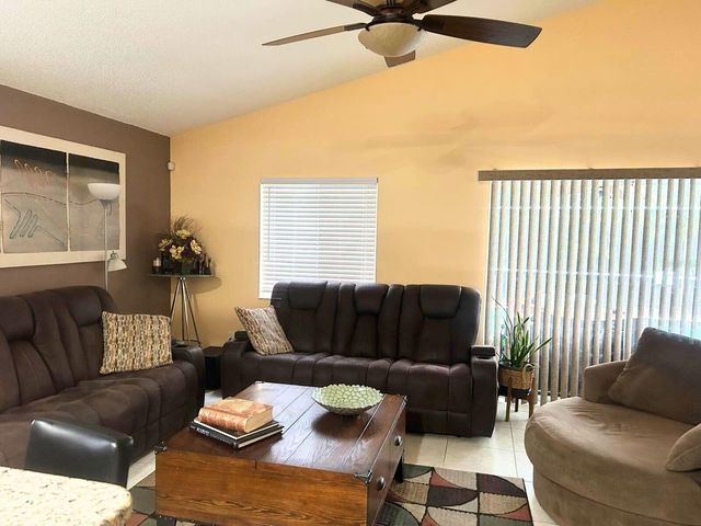 4858 KINGSTON CIRCLE, Kissimmee, FL 34746