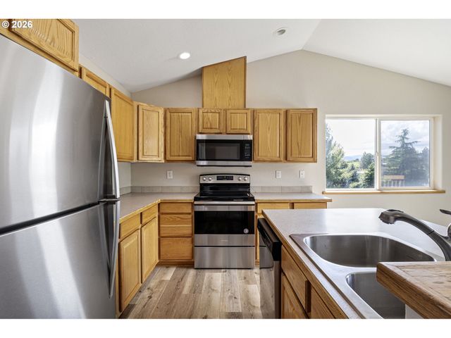 223 ARMANDE Loop, Roseburg, OR 97471