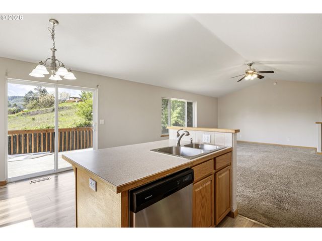 223 ARMANDE Loop, Roseburg, OR 97471