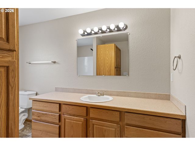 223 ARMANDE Loop, Roseburg, OR 97471