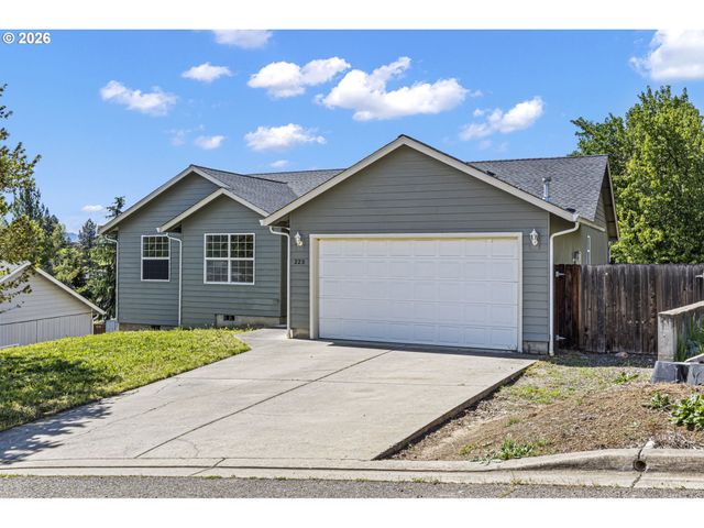223 ARMANDE Loop, Roseburg, OR 97471