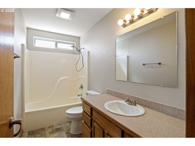 223 ARMANDE Loop, Roseburg, OR 97471