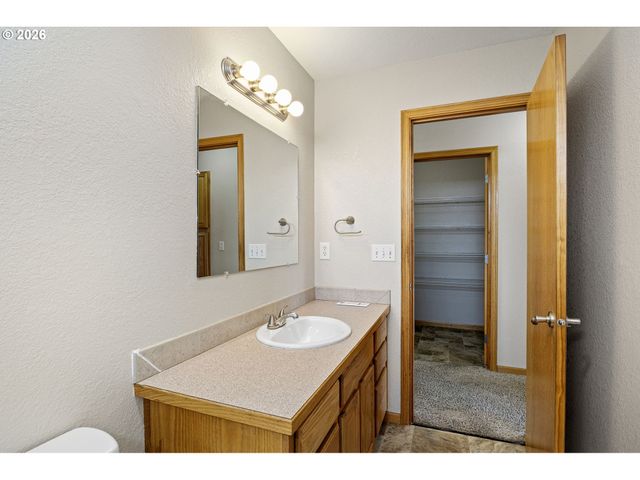 223 ARMANDE Loop, Roseburg, OR 97471