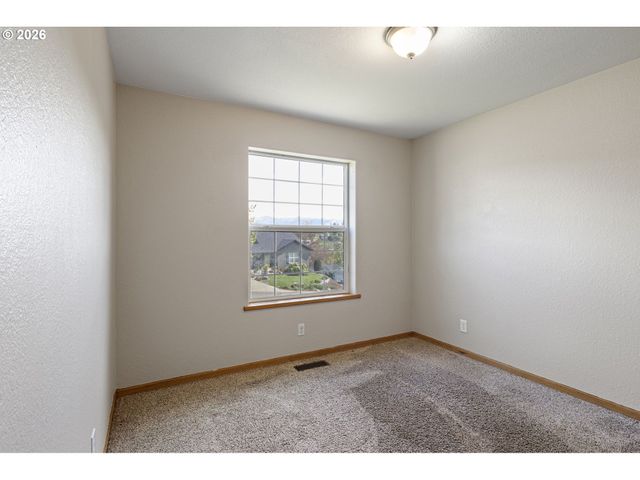 223 ARMANDE Loop, Roseburg, OR 97471