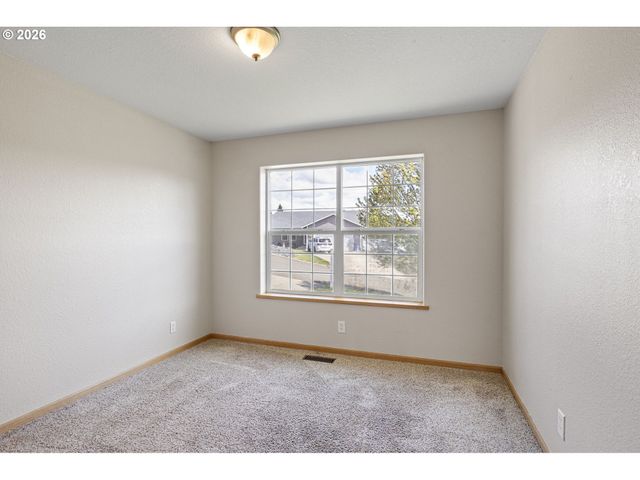 223 ARMANDE Loop, Roseburg, OR 97471