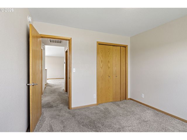 223 ARMANDE Loop, Roseburg, OR 97471
