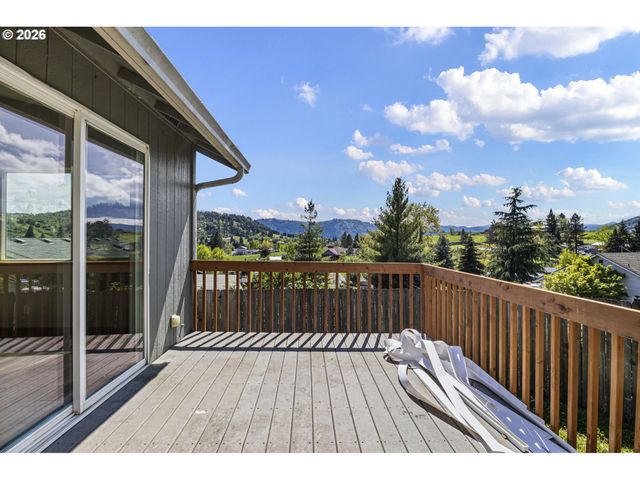 223 ARMANDE Loop, Roseburg, OR 97471