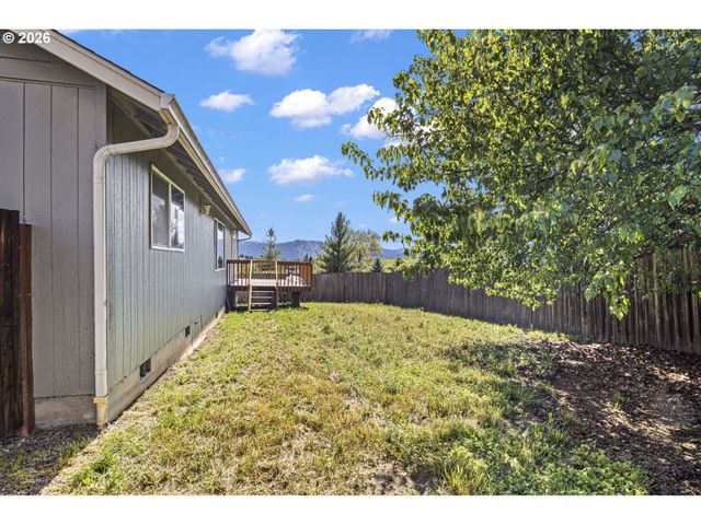 223 ARMANDE Loop, Roseburg, OR 97471